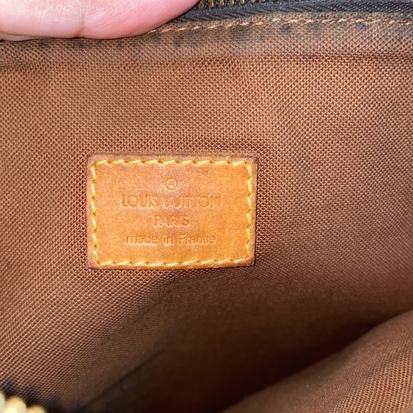 Louis Vuitton vintage Pochette Bosphore. Well loved. - Picture 7 of 10